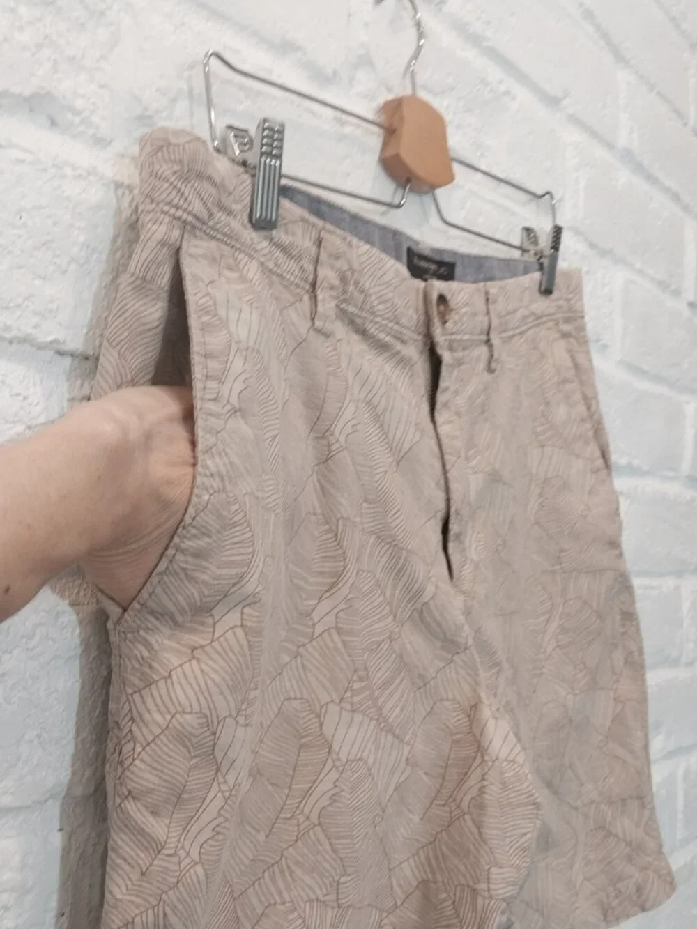 Banana Republic Aiden Shorts Mens 33 Beige Brown Leaves Print 100% Cotton 9